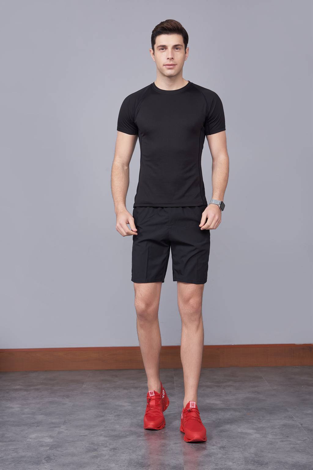 純色T恤  簡約大方經(jīng)典時尚  黑色