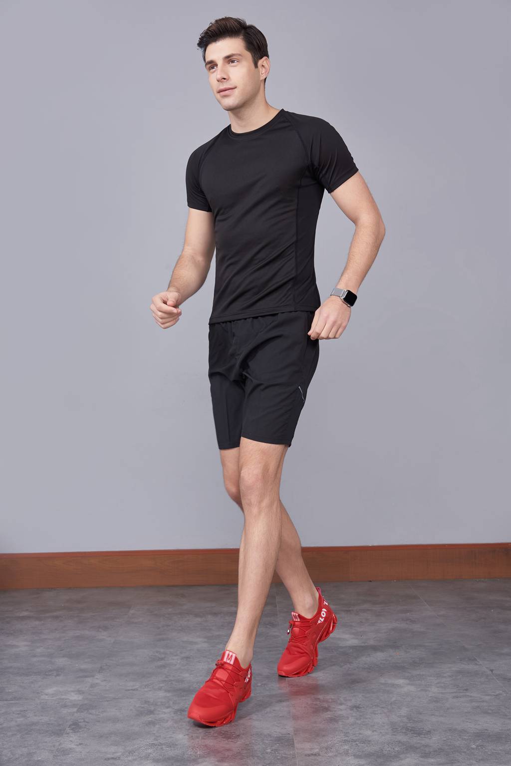 純色T恤  簡約大方經(jīng)典時尚  黑色