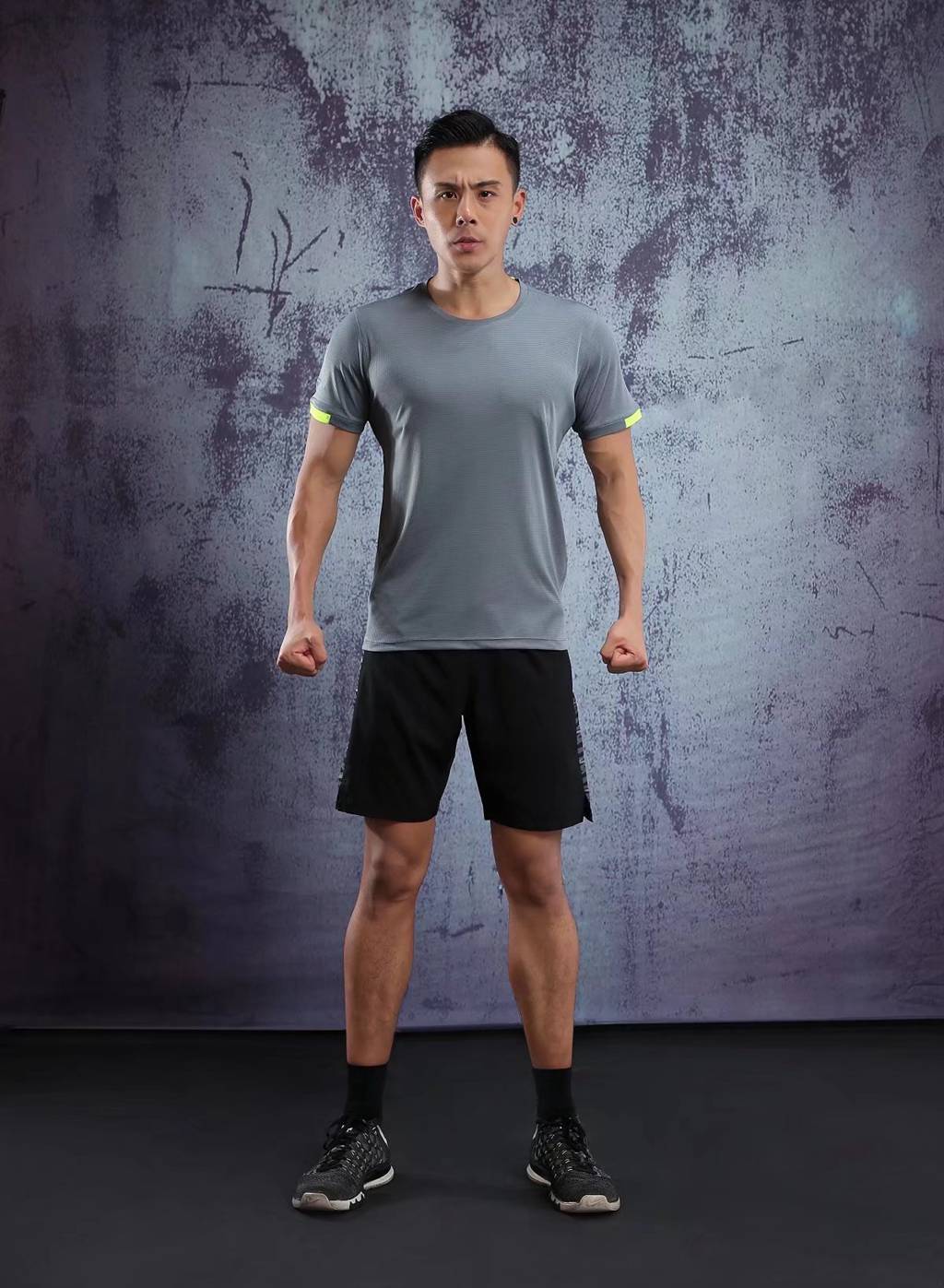 春夏新品 圓領(lǐng)短袖T恤 時(shí)尚運(yùn)動文化衫 深灰色