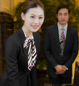 定做酒店工作服應(yīng)該如何選擇？